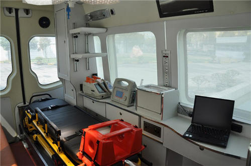 和平县救护车内部
